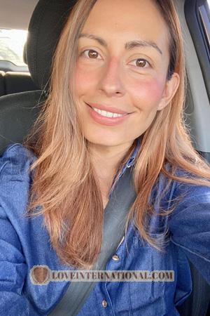 225607 - Laura Age: 37 - Costa Rica